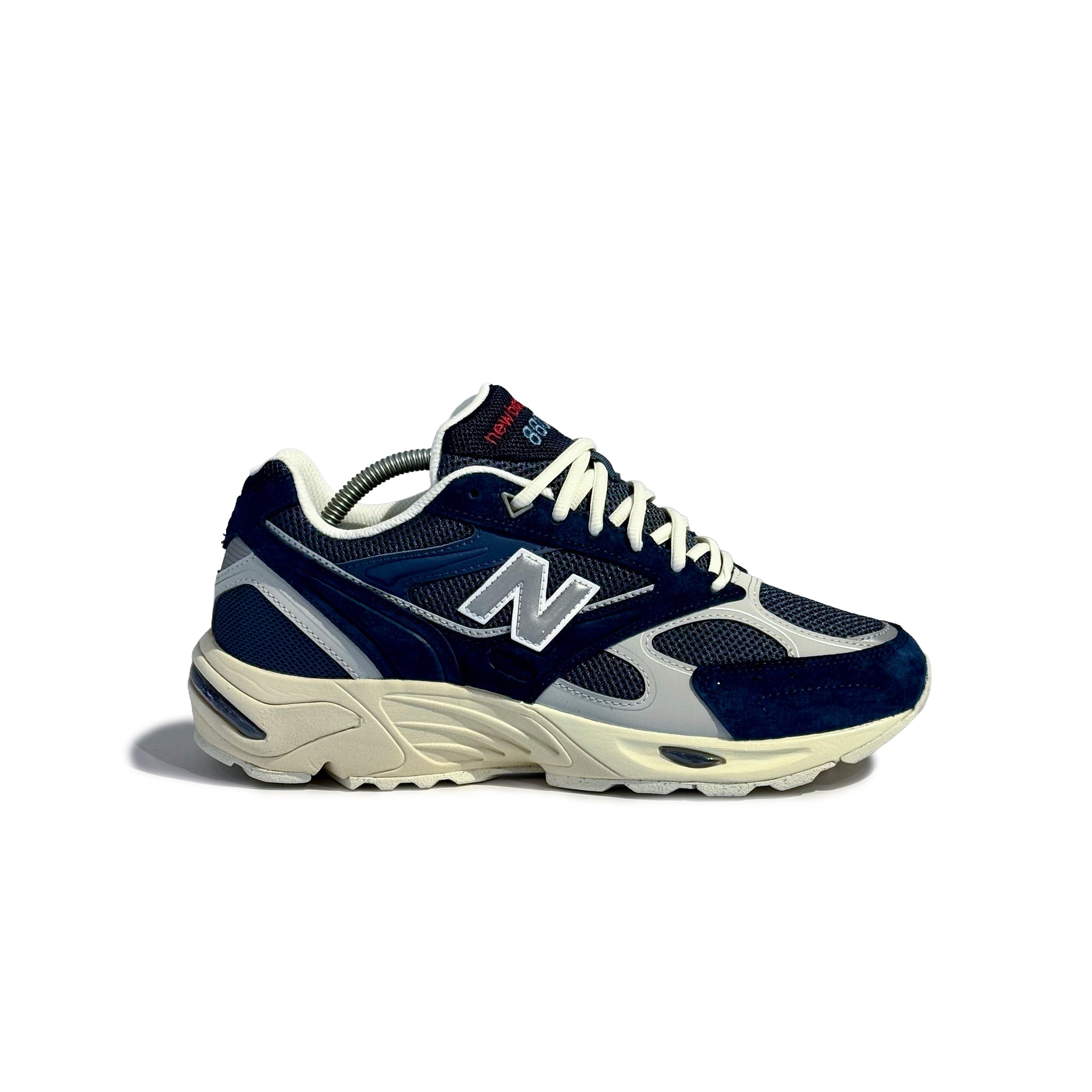 NB_880_blue_side_ba82e44f-3627-4c7f-8dae-59164085dcdd.jpg