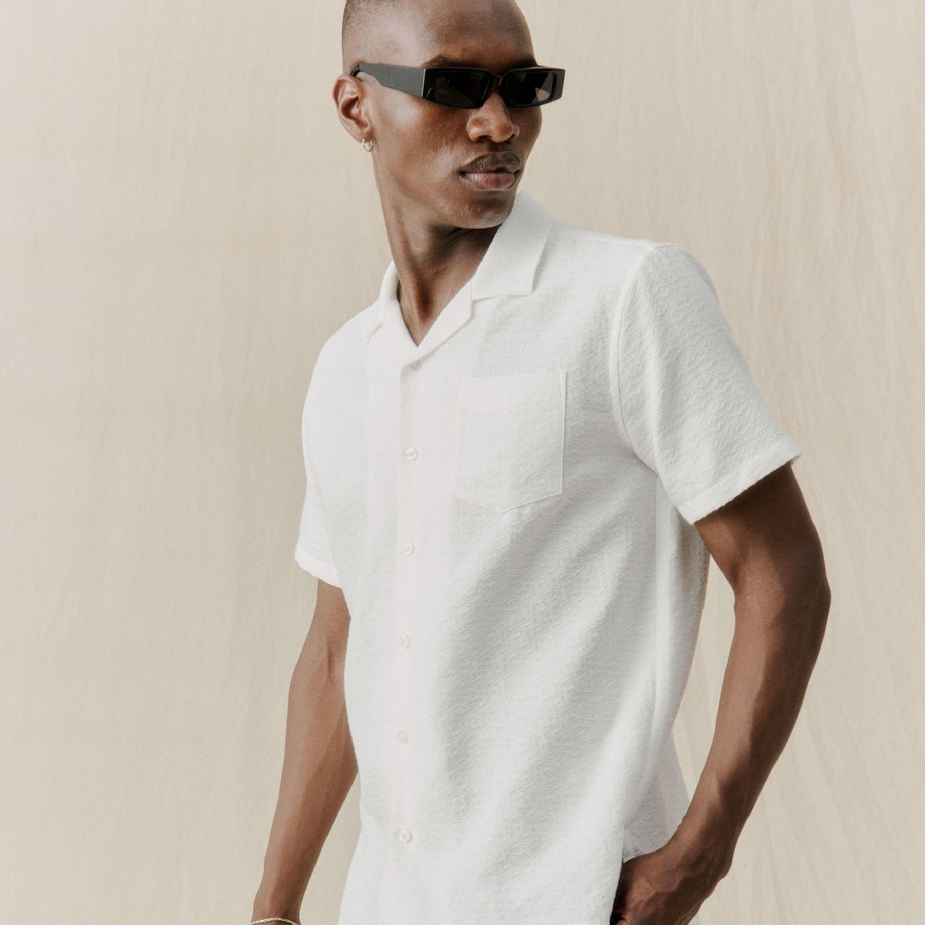 caveoffwhite1_5af265a5-acec-4a3b-b40c-d3a4c801f3ca.jpg