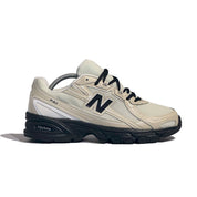 New Balance U7404OO Black / White