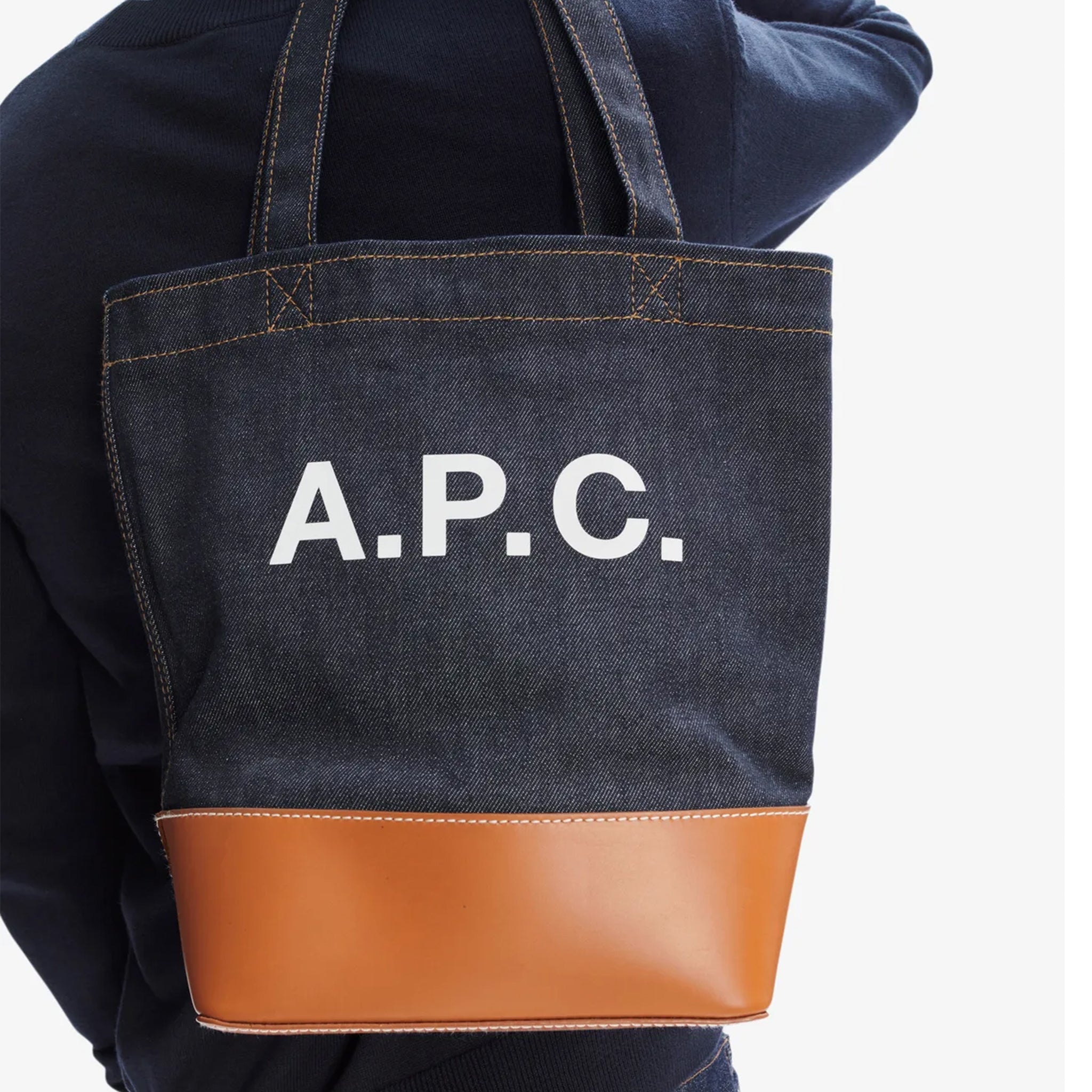 A.P.C.AxelsmalltotebagCaramel1_18fb5315-cd94-43ac-830d-bf3cc2f87947.jpg